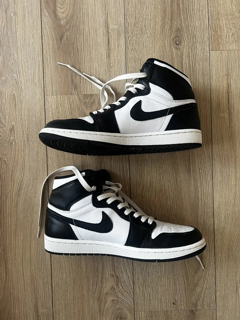 Air Jordan 1 Retro High Black White