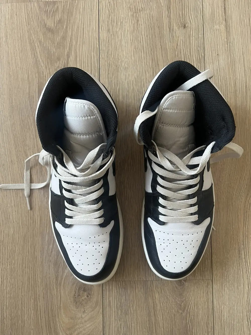 Air Jordan 1 Retro High Black White
