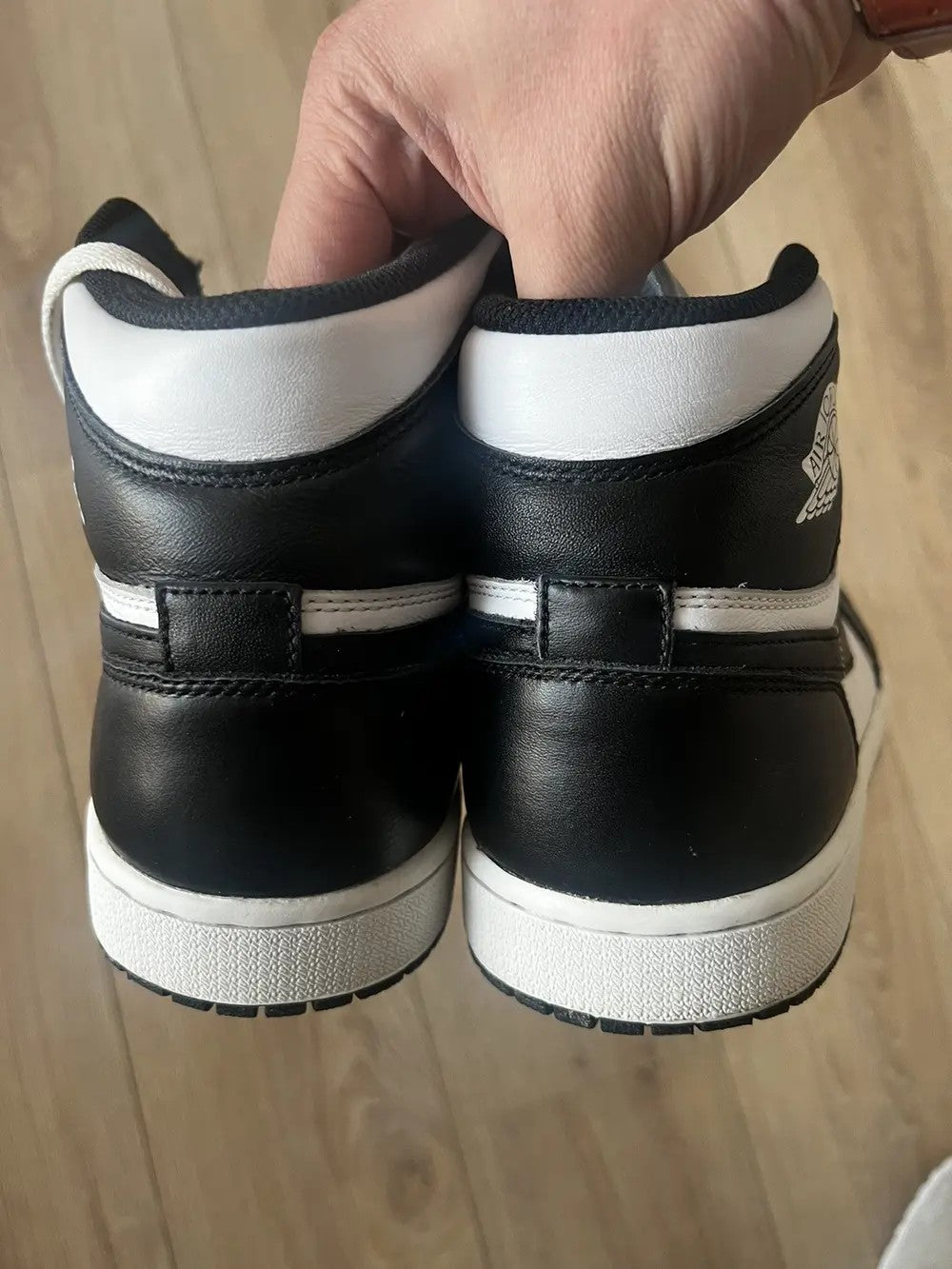 Air Jordan 1 Retro High Black White